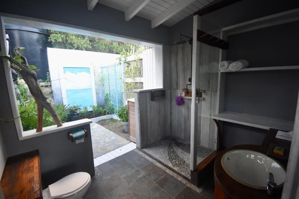 Garden, Bathroom