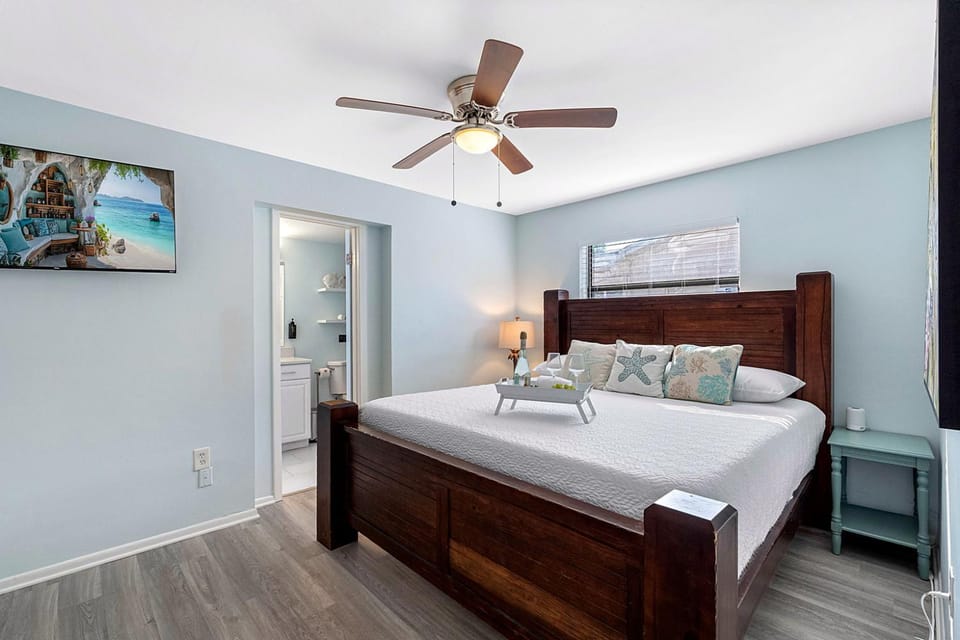 Screened Heated Pool, 15 Min to Beach 4BR Sleeps 10, Largo Country House in Largo