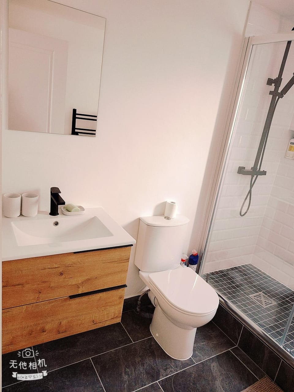 Shower, Toilet, Bathroom, bidet, towels