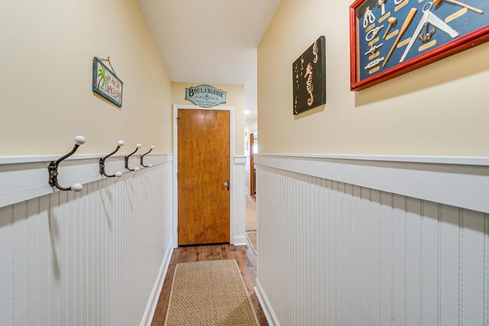Sandy Oceanfront 2nd FL 1BR w/pool at The Riggings House in Kure Beach