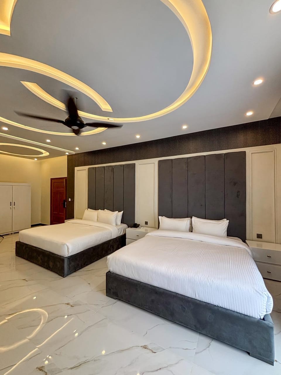 Bed, Photo of the whole room, Bedroom, wardrobe, air conditioner