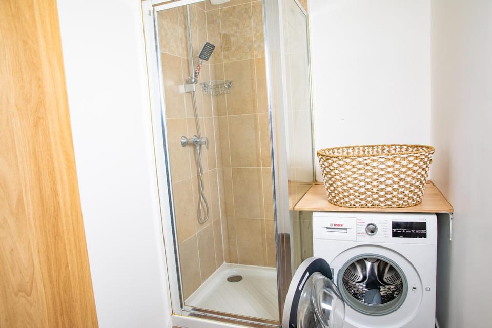 Shower, Bathroom, washing machine, dryer