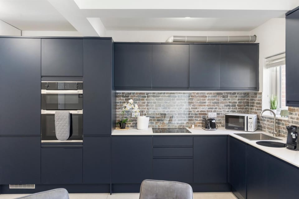 Modern Studio Central Location Private Bathroom and shared Kitchen 2 Apartment in Edgware