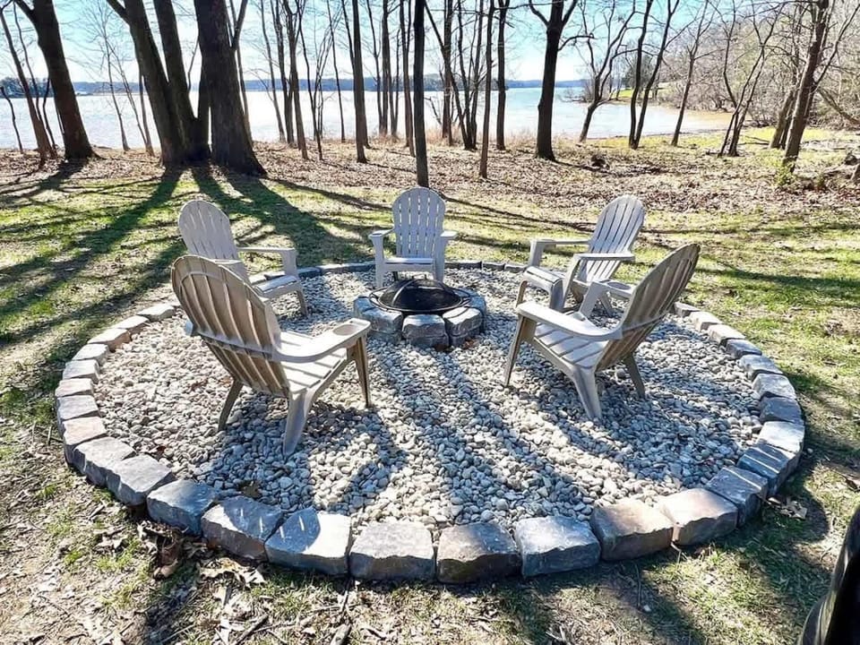 Seating area, fireplace