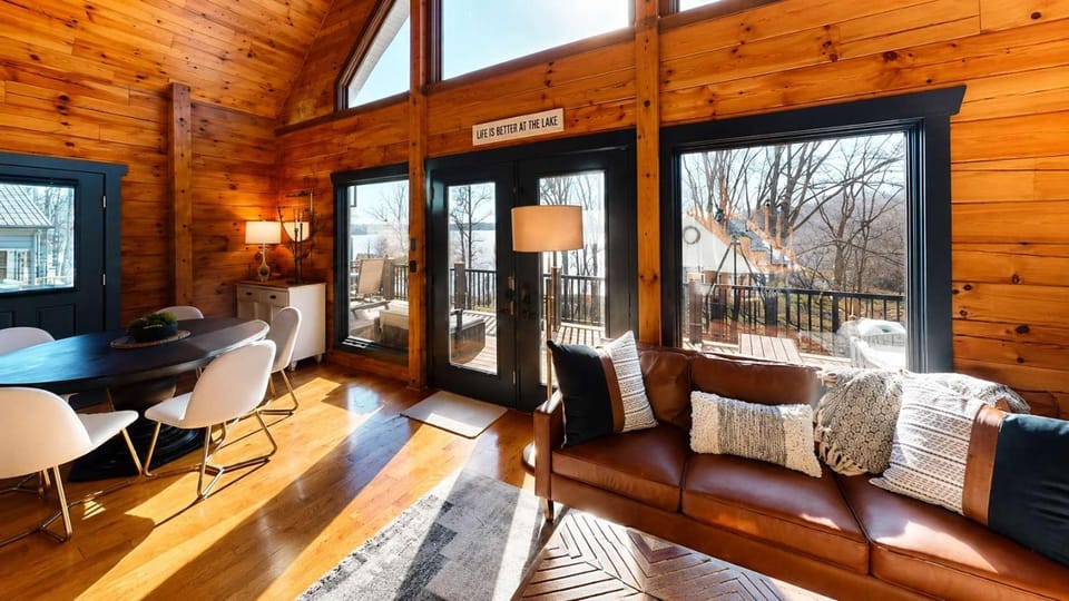 View (from property/room), Living room, Photo of the whole room, Seating area, Dining area