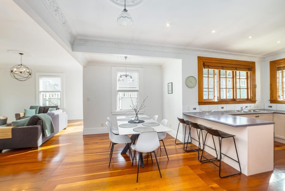 Dining area, kitchen