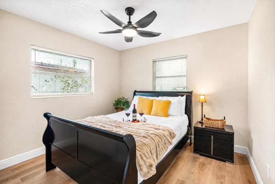 Stunning Tampa Stay Prime Location & Comfort! House in Tampa