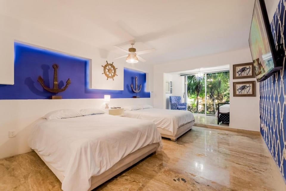 Bed, TV and multimedia, Photo of the whole room