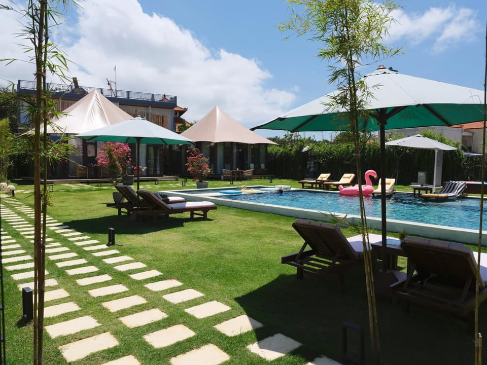 Swimming pool