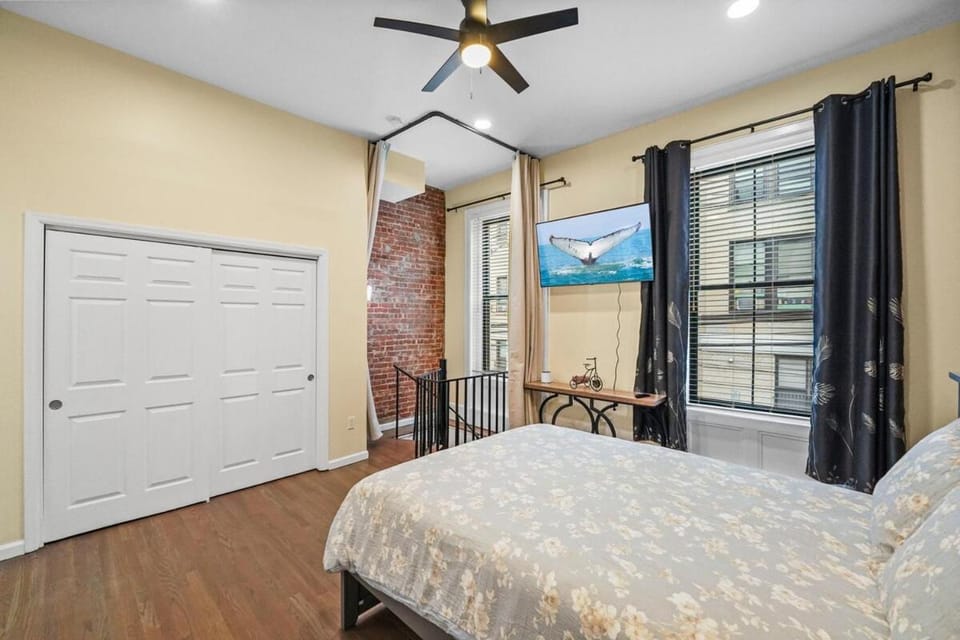 Free Parking -NEW 3BR-2Bath, 5 Beds, 10 Min to NYC, Sleeps 7 Apartment in Hoboken
