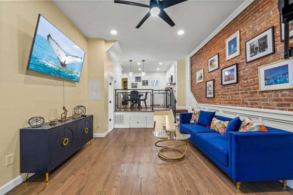 Free Parking -NEW 3BR-2Bath, 5 Beds, 10 Min to NYC, Sleeps 7 Apartment in Hoboken