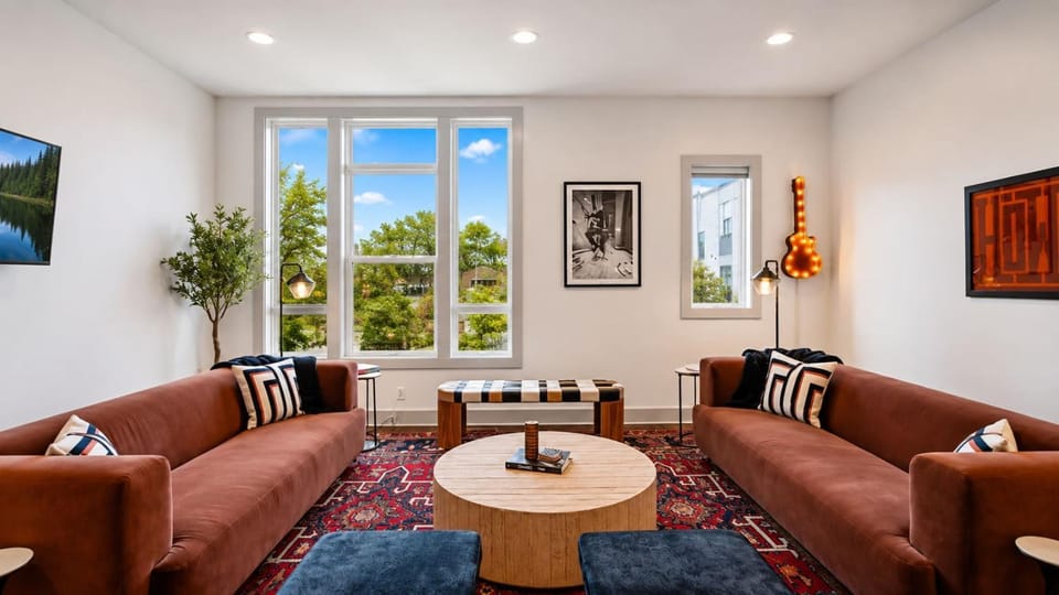 Living room, Seating area
