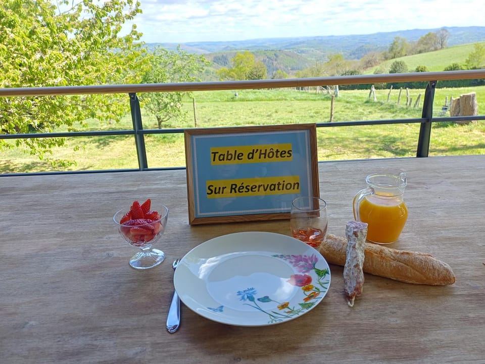 View (from property/room), Balcony/Terrace, Dining area