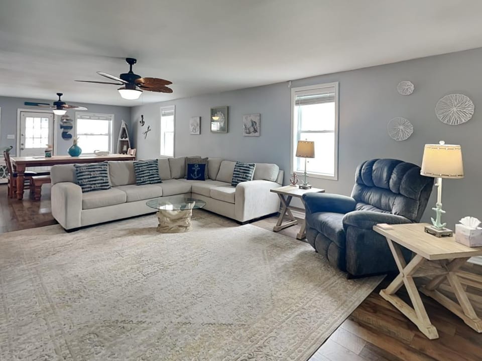 Dolphin Paradise House in City-By-The Sea