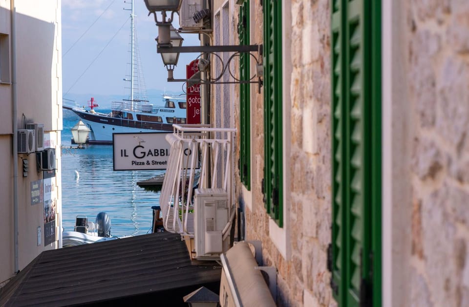 Property building, Neighbourhood, Photo of the whole room, Sea view