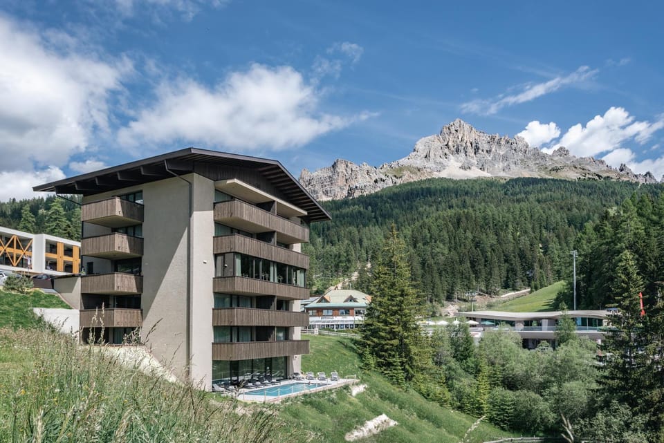 Property building, Nearby landmark, Natural landscape, Landmark view
