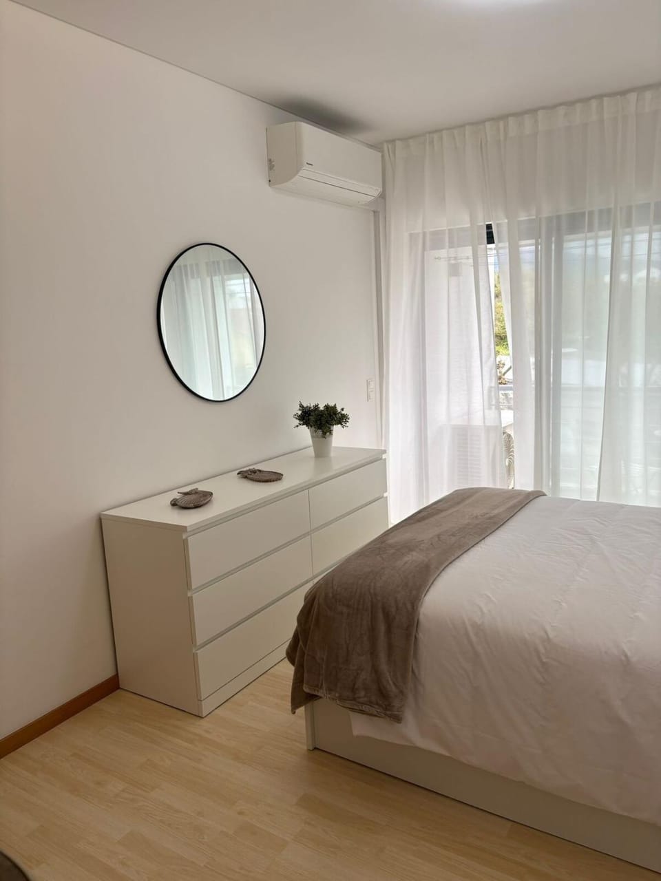 Bed, Photo of the whole room, Bedroom, wardrobe