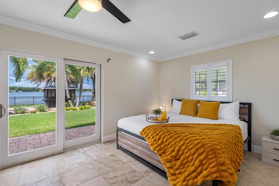 Stunning 5-Bedroom Lakefront Retreat! Country House in Egypt Lake-Leto