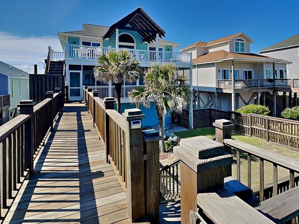 Blue Me A Wave House in North Topsail Beach