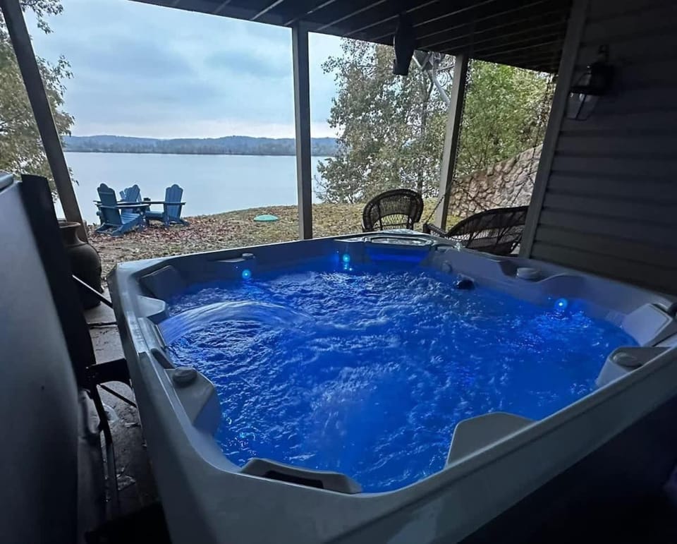 Hot Tub, Lake view