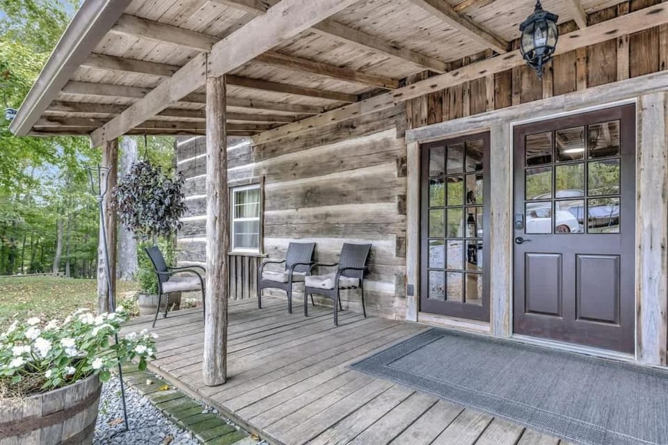 Facade/entrance, Seating area