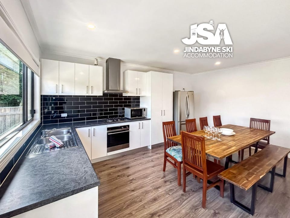 Kitchen or kitchenette, Dining area, dishwasher, oven, stove