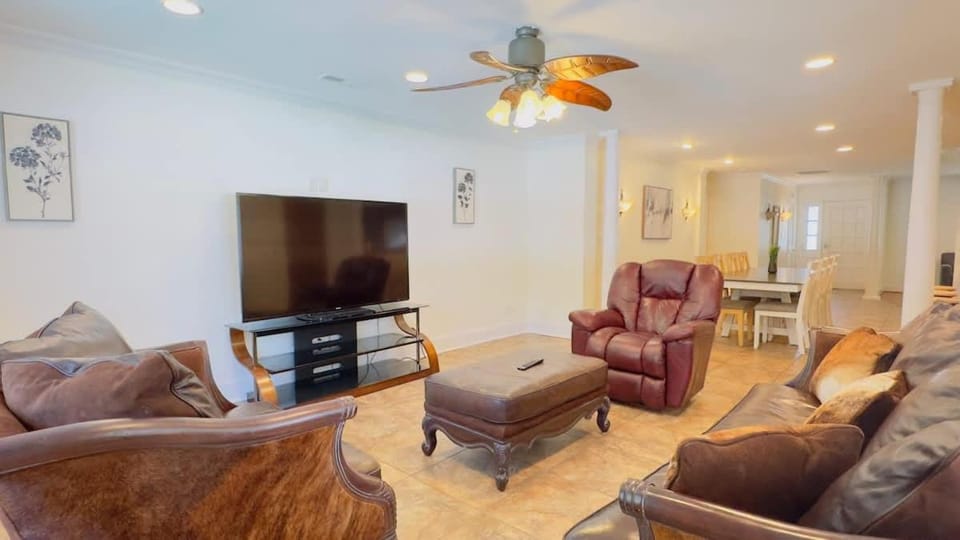 Gorgeous Private Villa Pool Hot tub House in North Myrtle Beach