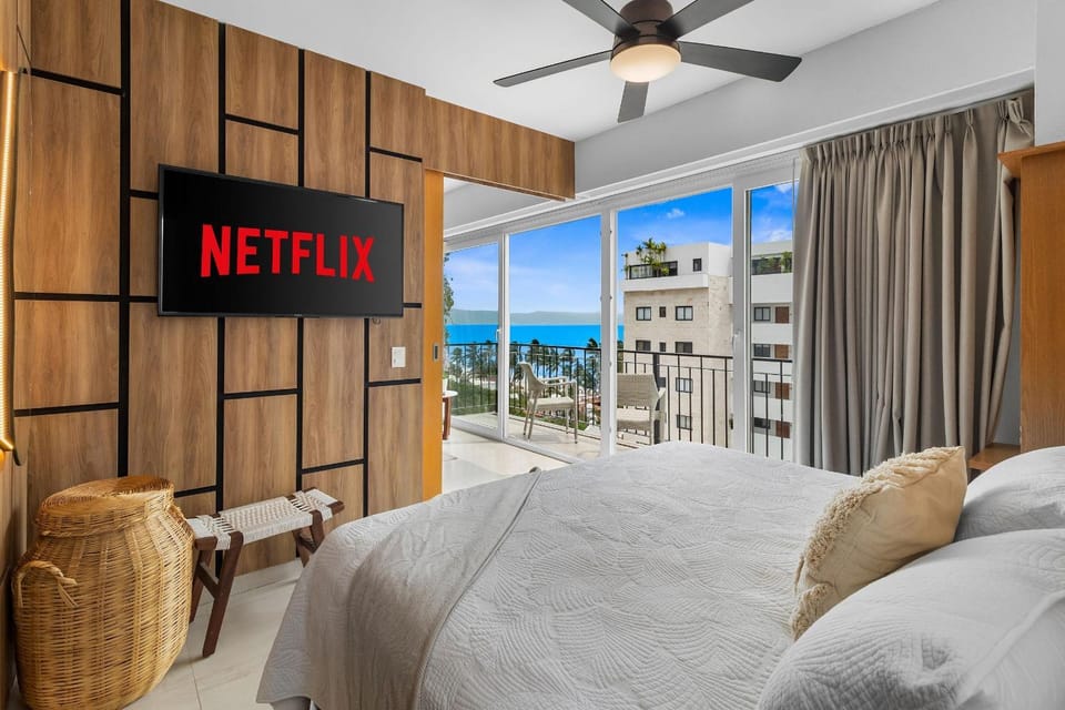 Bed, Photo of the whole room, Landmark view