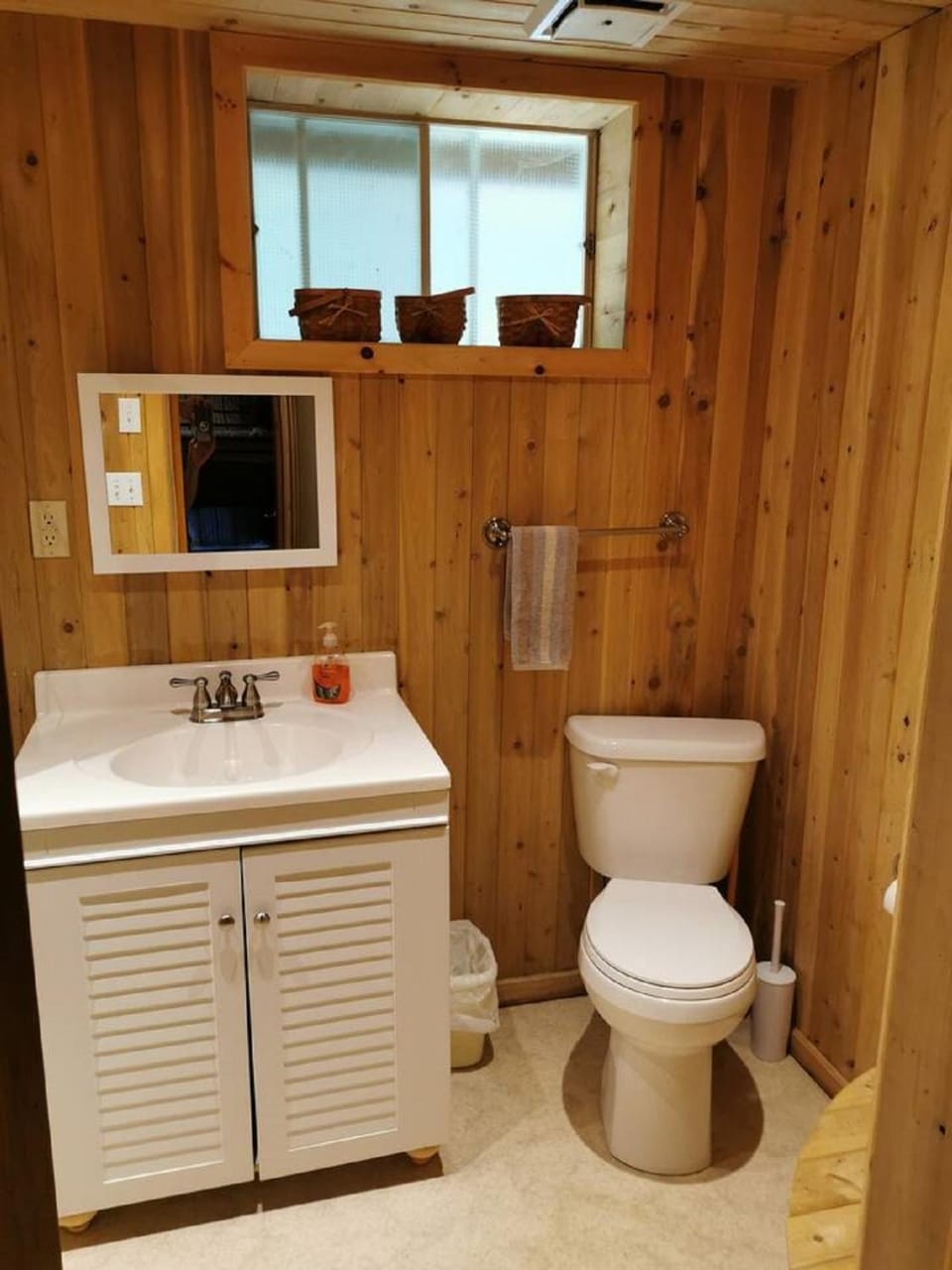 Cobblestone Waterfront cottage 4 Bedrooms, 2 Bathrooms, Sauna at Lion Head Chalet in South Bruce Peninsula