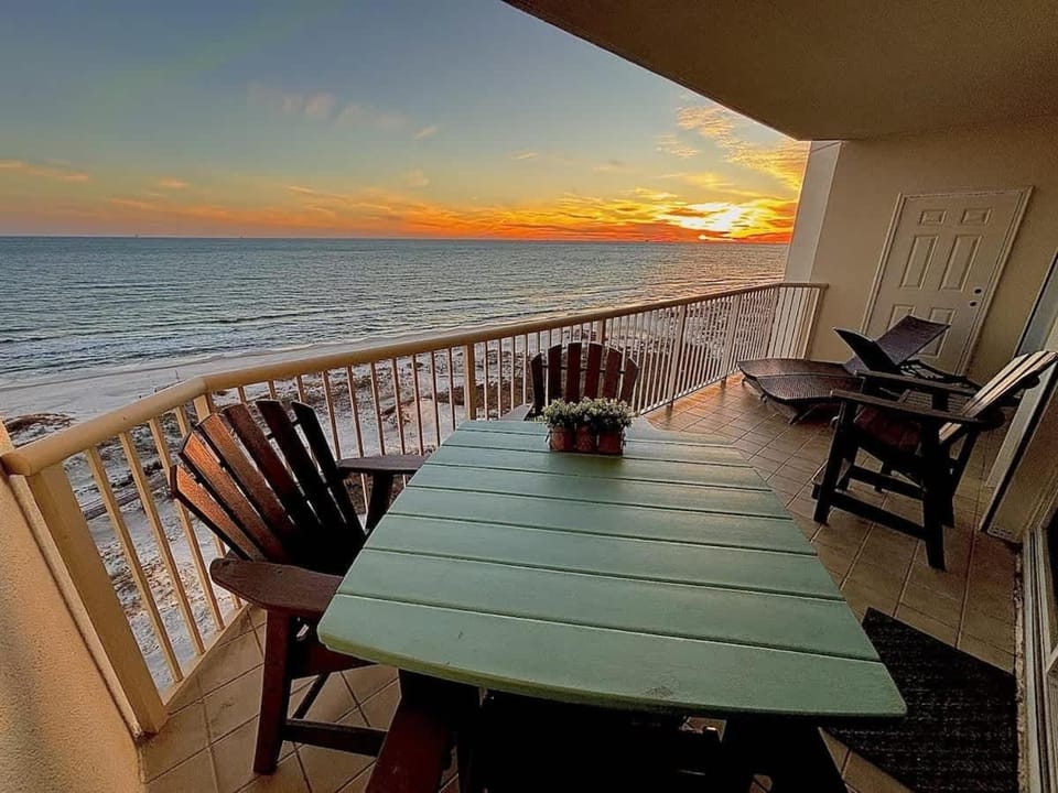 Balcony/Terrace, Seating area, Beach, Sunset