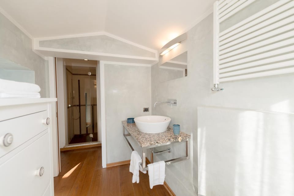 Shower, Toilet, Day, Bathroom, Other