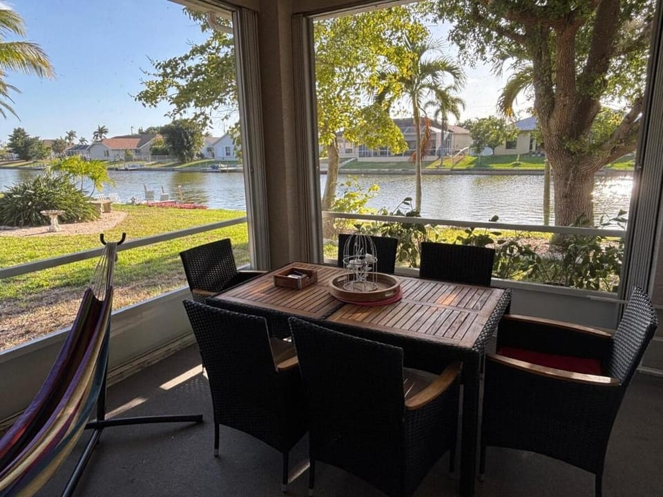 House in Paradise with dock, Waterview and amenities House in Cape Coral