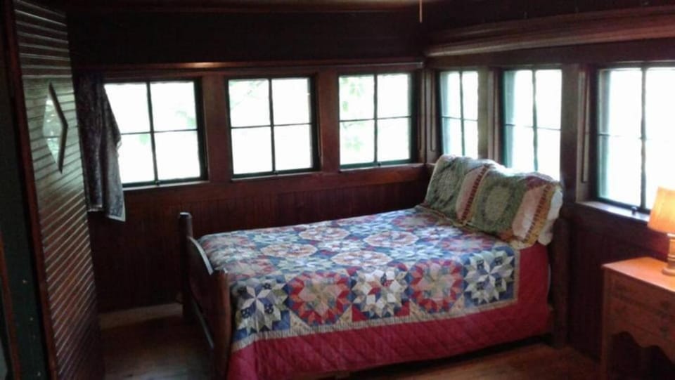 1-FIVE POINTS NOSTALGIA - Historic Five Points Lake Hamilton House in Hot Springs