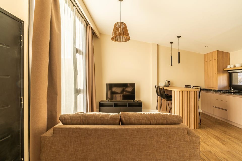 TV and multimedia, Kitchen or kitchenette, Living room
