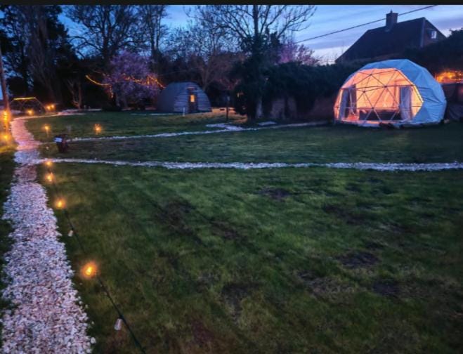 Clear dome, bbq, firepit, projector Luxury tent in West Lindsey District