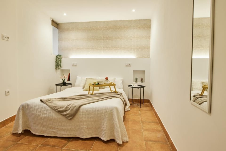 Photo of the whole room, Bedroom