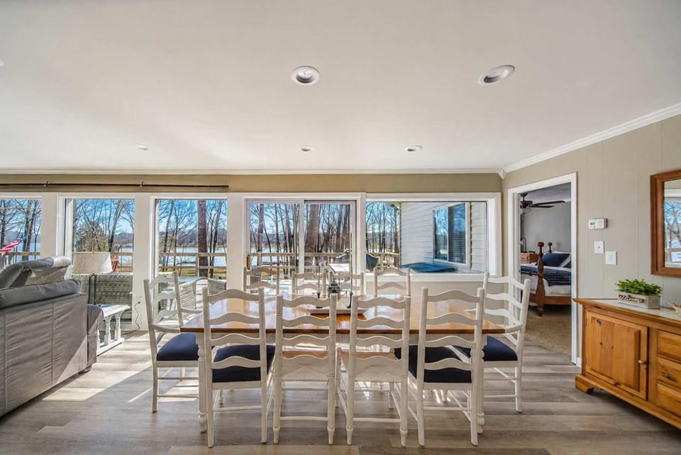 Kitchen or kitchenette, Living room, Photo of the whole room, Seating area, Dining area