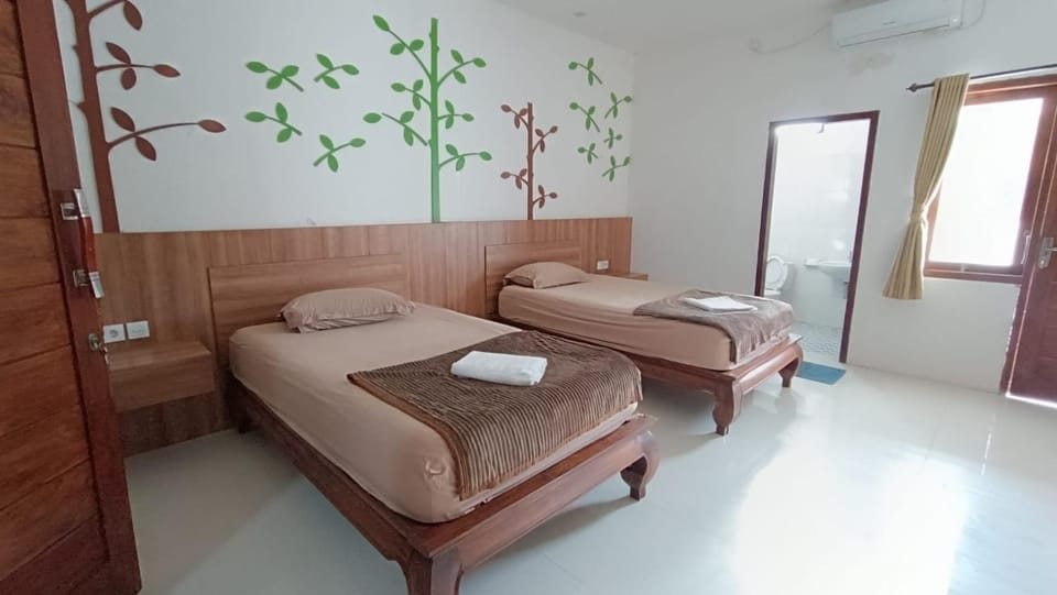 Bed, Photo of the whole room, Bedroom, towels, air conditioner