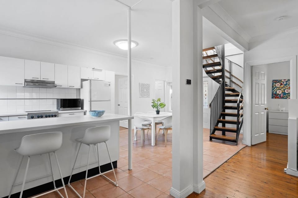 Kitchen or kitchenette, Dining area, stove