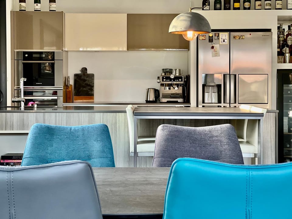 Kitchen or kitchenette, Living room, Dining area