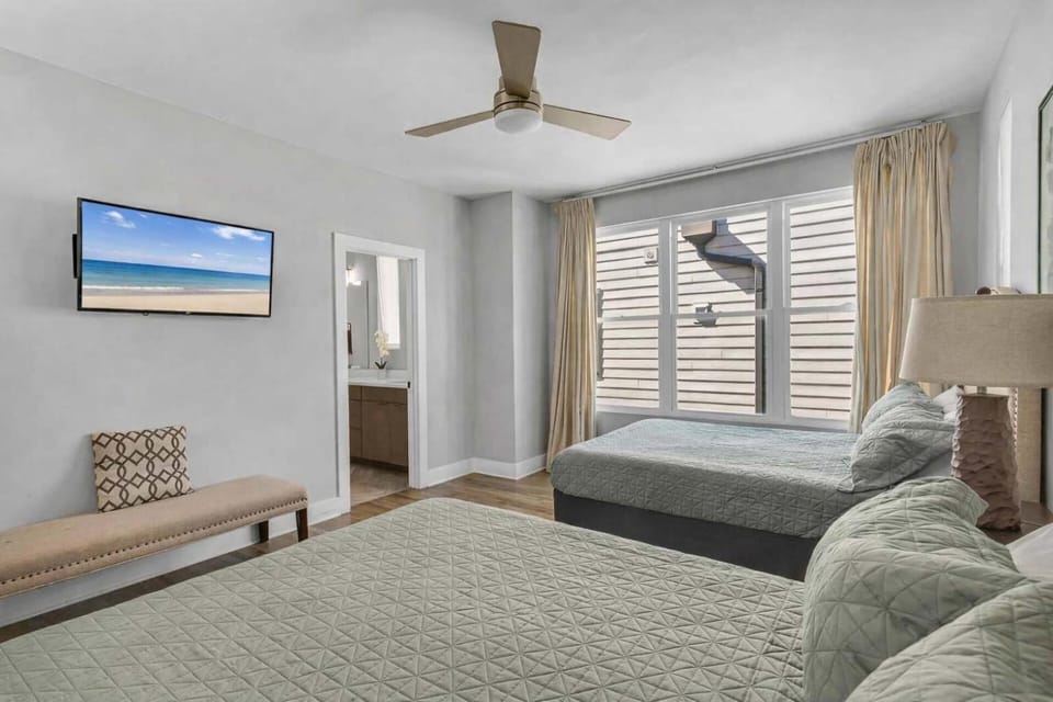 Bed, TV and multimedia, Bedroom