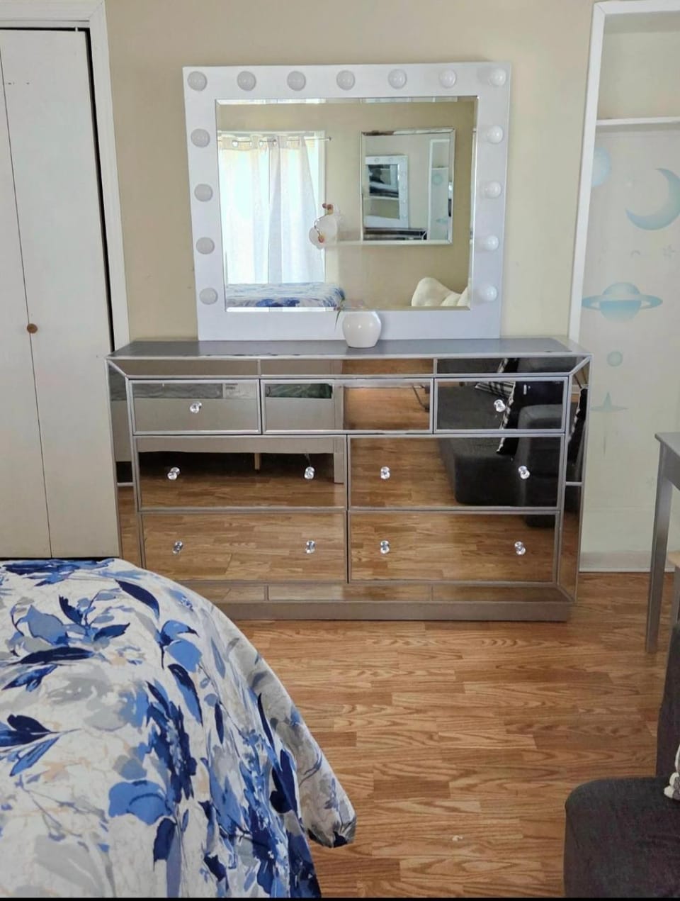 Comfortable & Relaxing Charming 3BR unit Apartment in Calumet Park