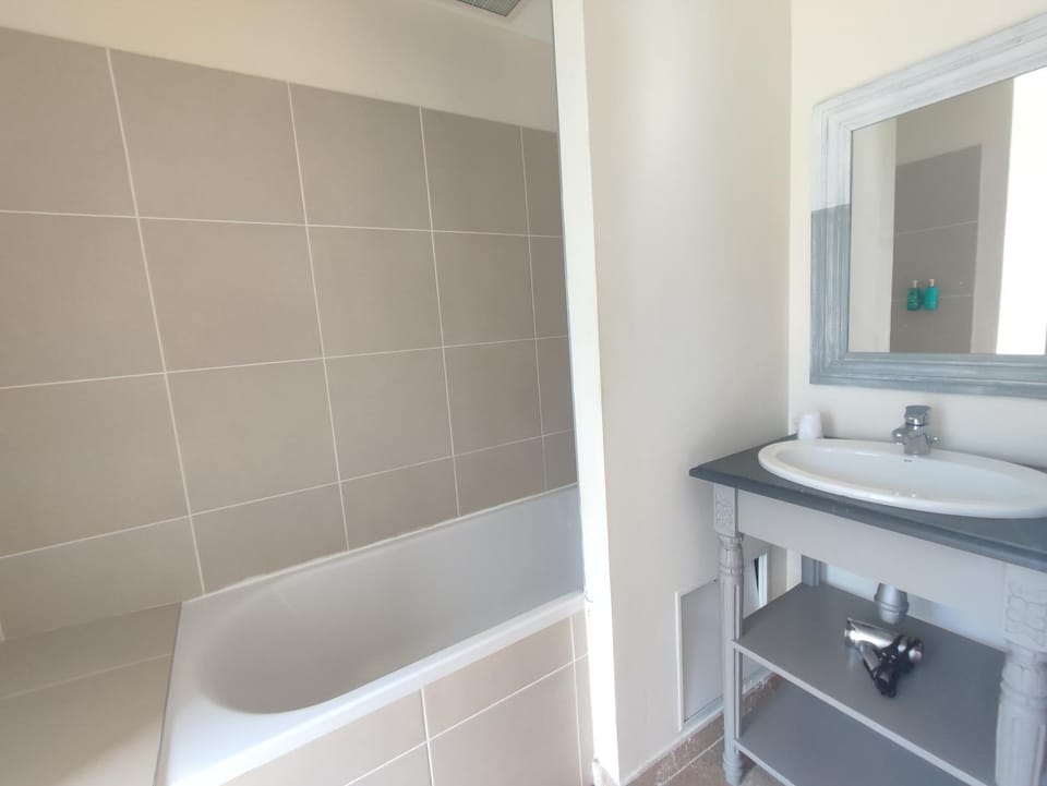 Bathroom, Bath