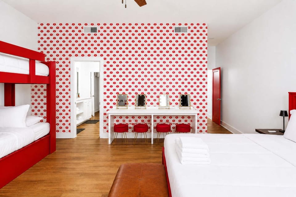Bed, Bathroom, Photo of the whole room, Bedroom, bunk bed
