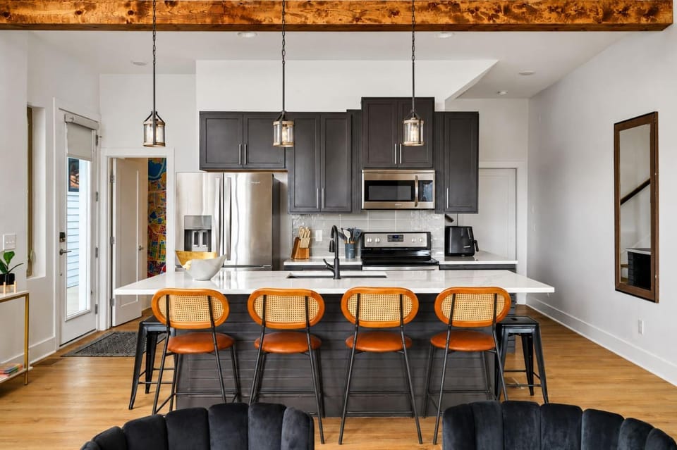 Kitchen or kitchenette, Dining area, oven, stove, toaster