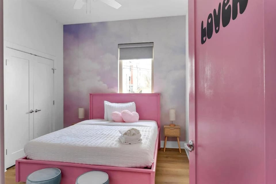 Bed, Photo of the whole room, Bedroom