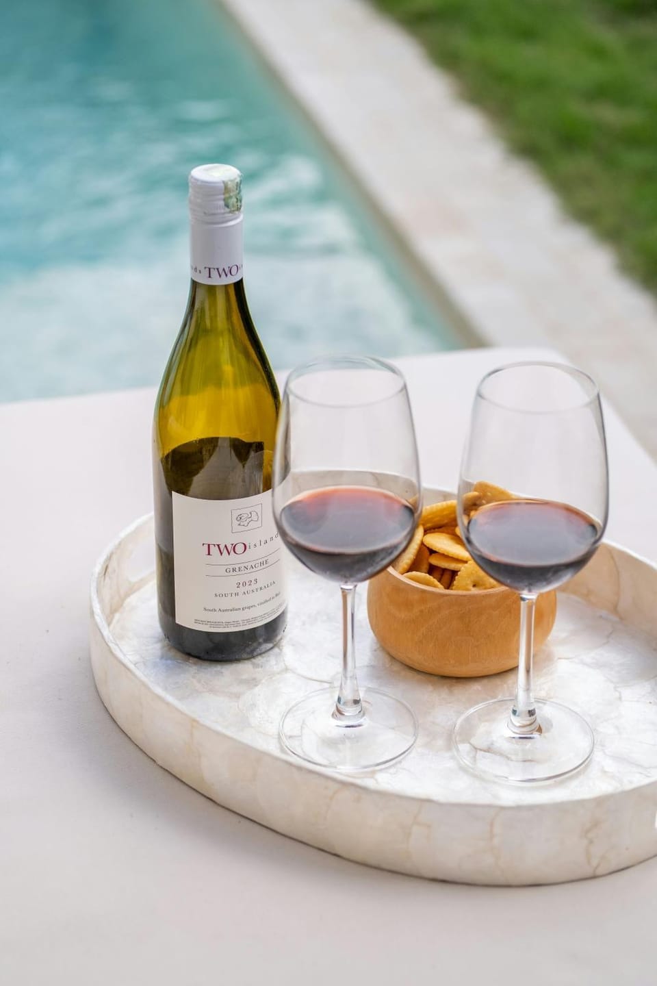 Food and drinks, Swimming pool, Alcoholic drinks