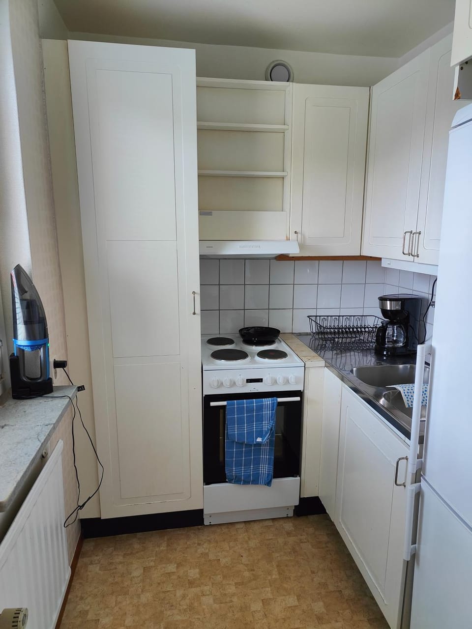 Kitchen or kitchenette, oven, stove