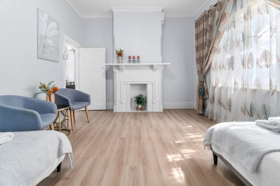 Stylish Three Bedroom Unit Close to CBD House in Adelaide
