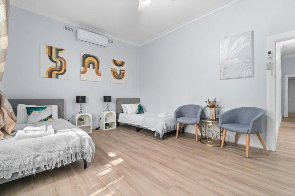 Stylish Three Bedroom Unit Close to CBD House in Adelaide